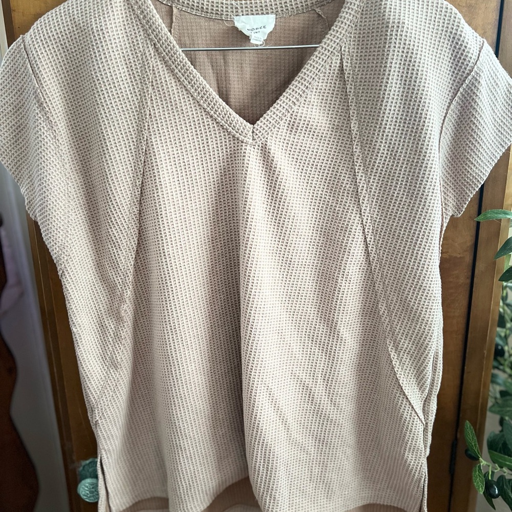 ANDREE BY UNIT Light Tan Waffle Knit Tee